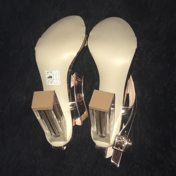 🌟Gold heels🌟 - Picture 5 of 5